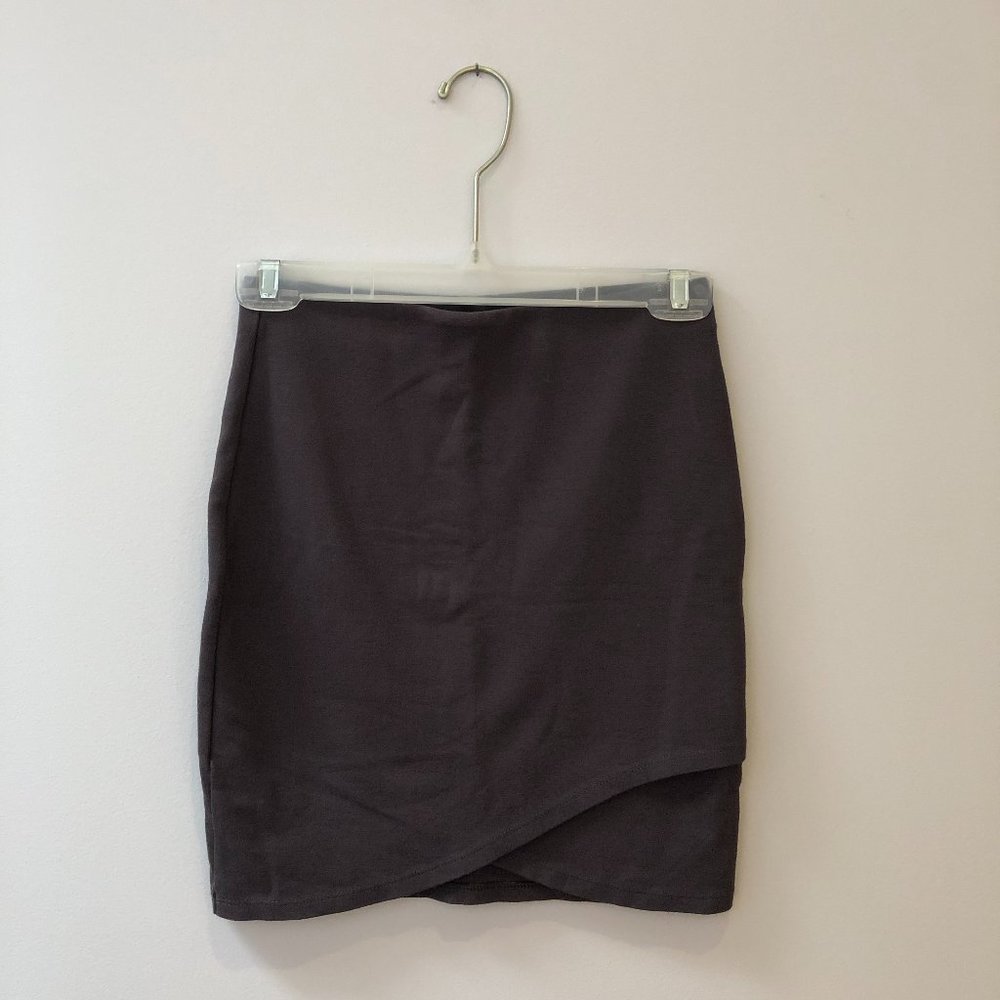 Aritzia Sunday Best eggplant primrose skirt (XS)